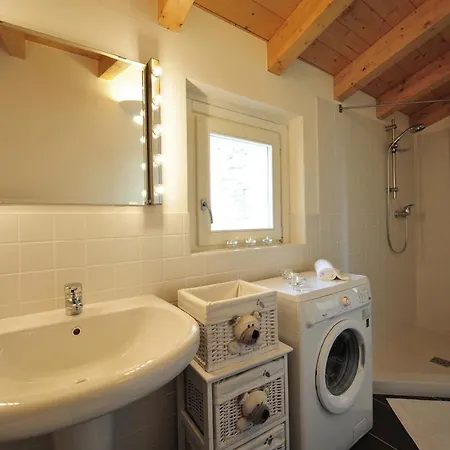 Sleeps 4 Air Con