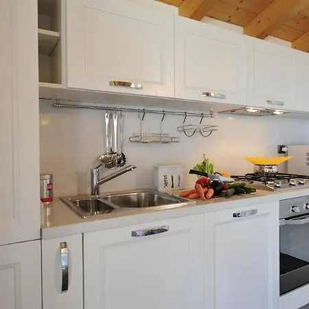Appartement Sleeps 4 Air Con Gravedona